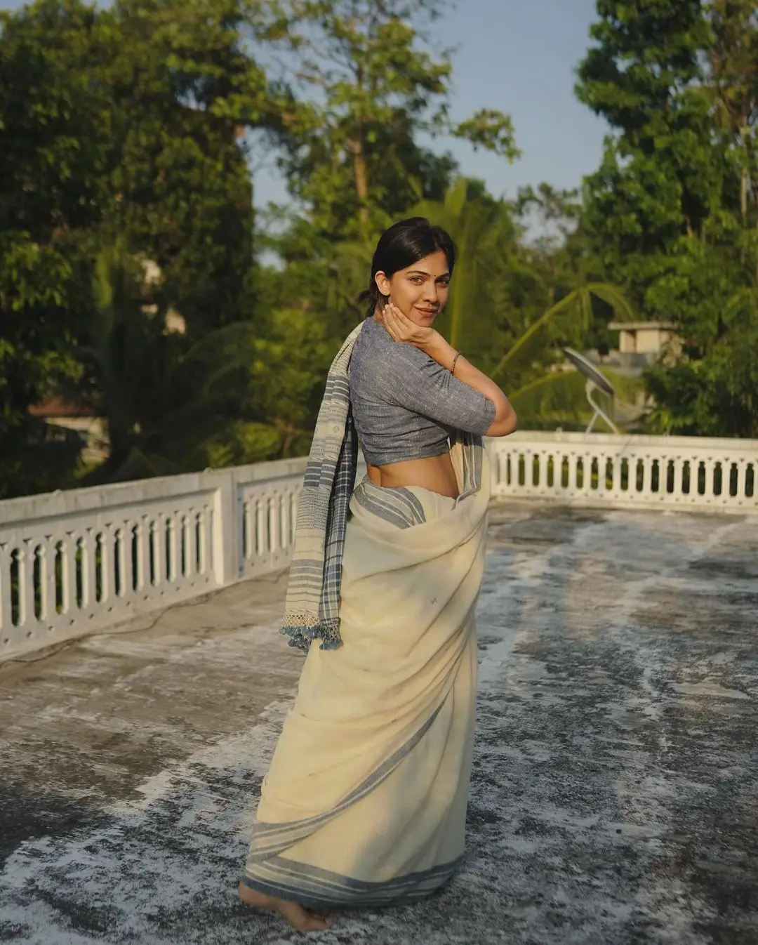 Tamil Girl Madonna Sebastian Wearing White Saree Blue Blouse